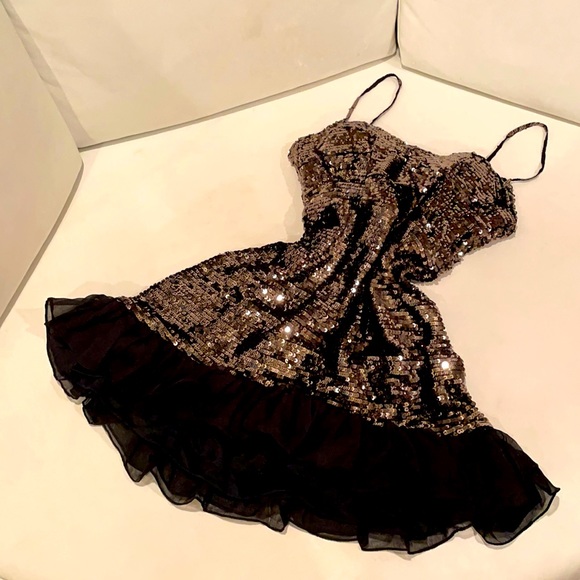 French Connection metallic antique gold blck embellished sequin ruffle NWT HP 6 - Picture 11 of 17